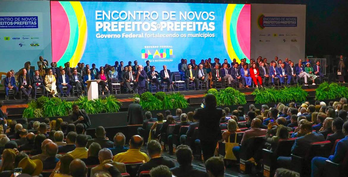 Prefeito Deoclides Macedo participa do Encontro de Novos Prefeitos e Prefeitas, em Brasília