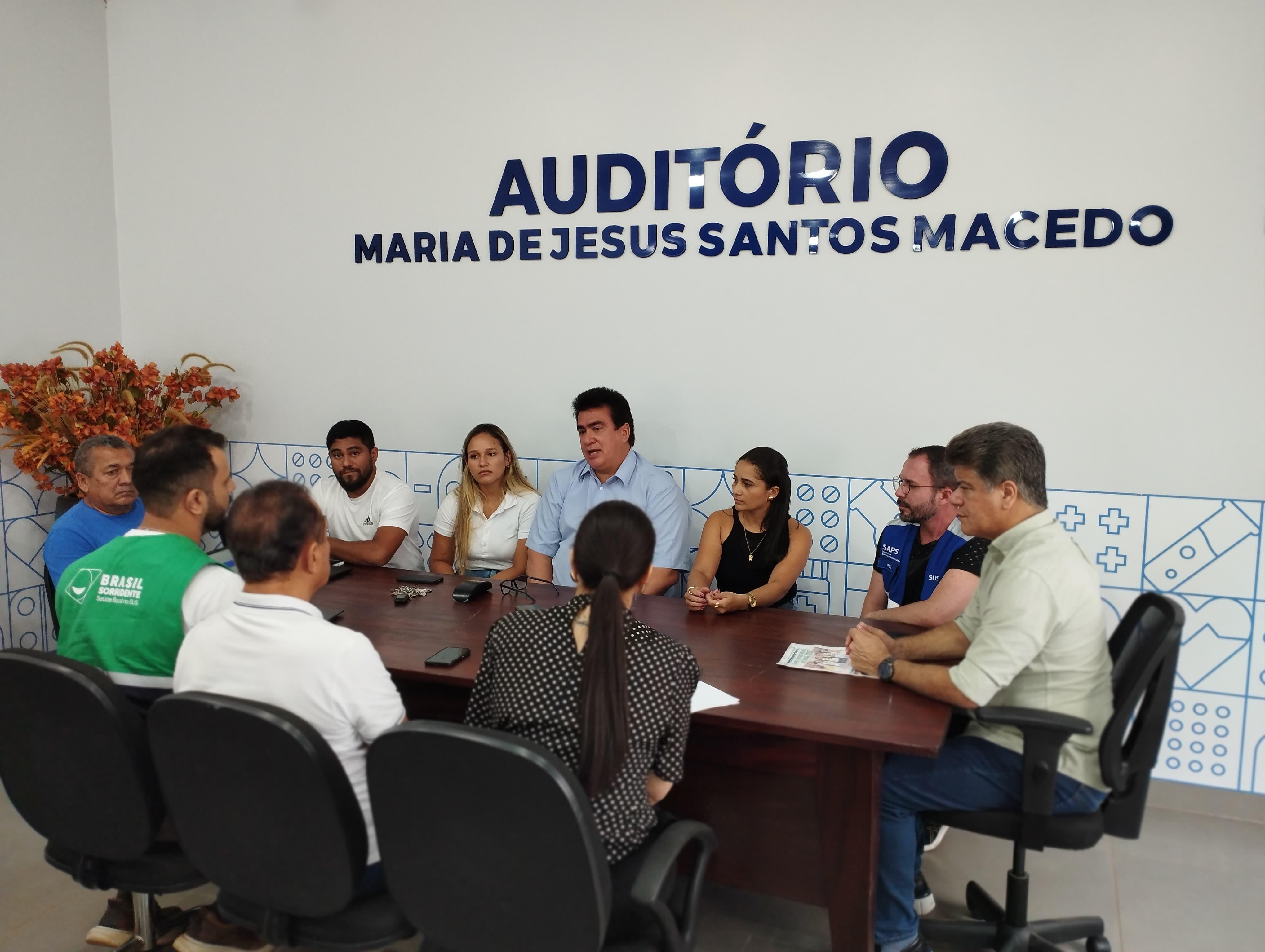 Prefeito Deoclides Macedo recebe equipe do Ministério da Saúde para ampliar atendimentos na saú...