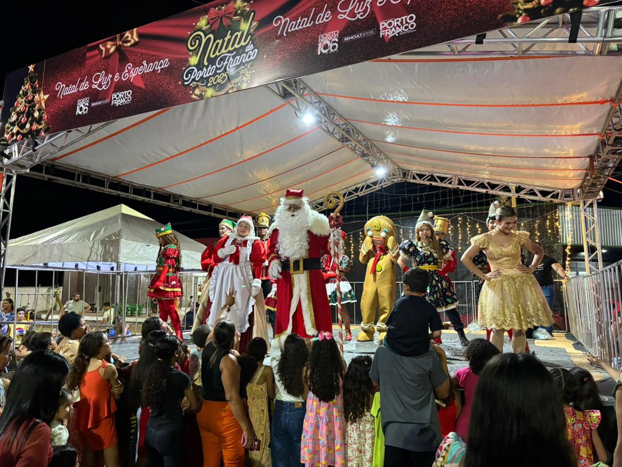 Abertura da Vila de Natal encanta Porto Franco