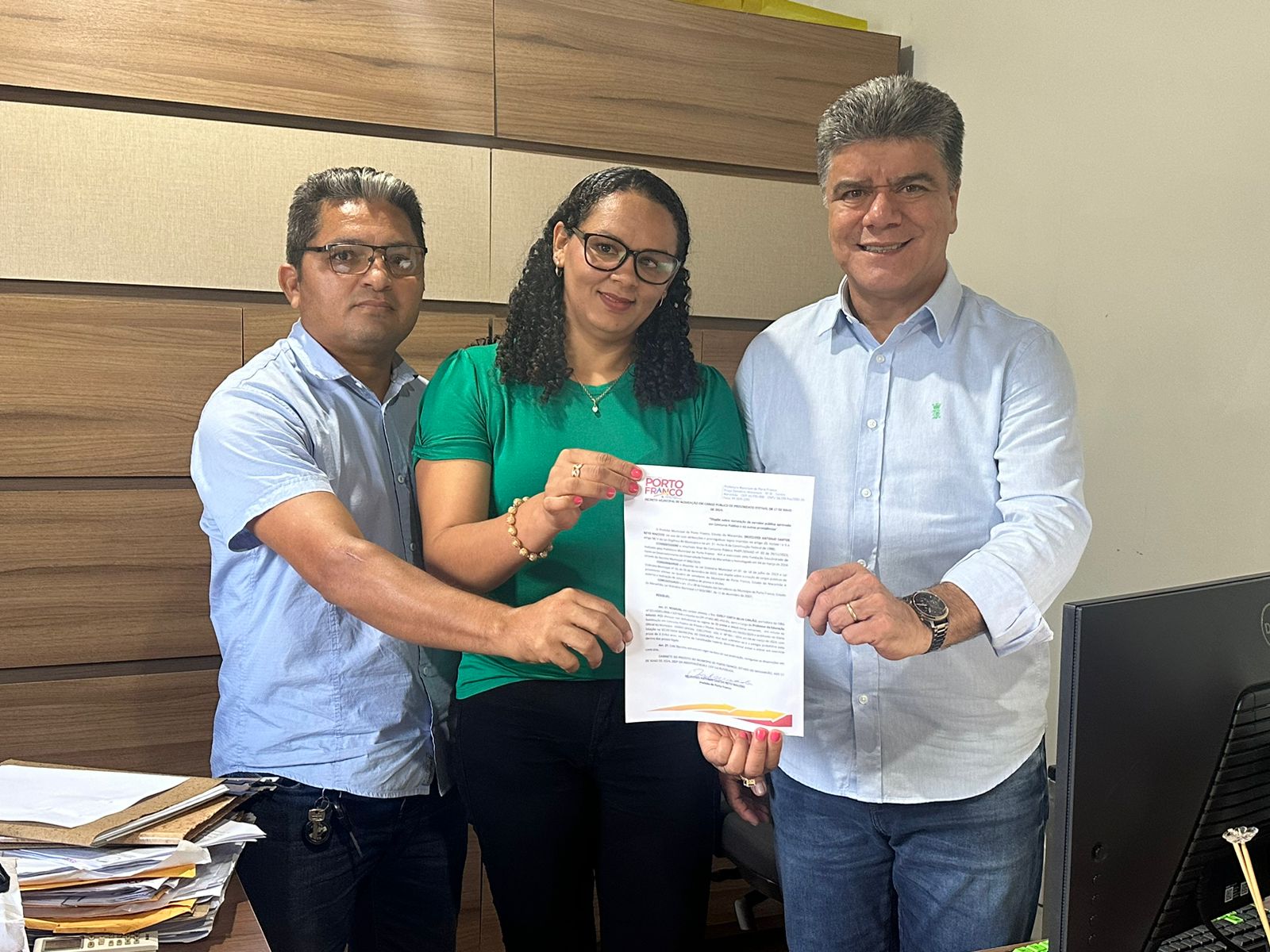 Prefeitura de Porto Franco continua a empossar servidores aprovados no concurso público municip...
