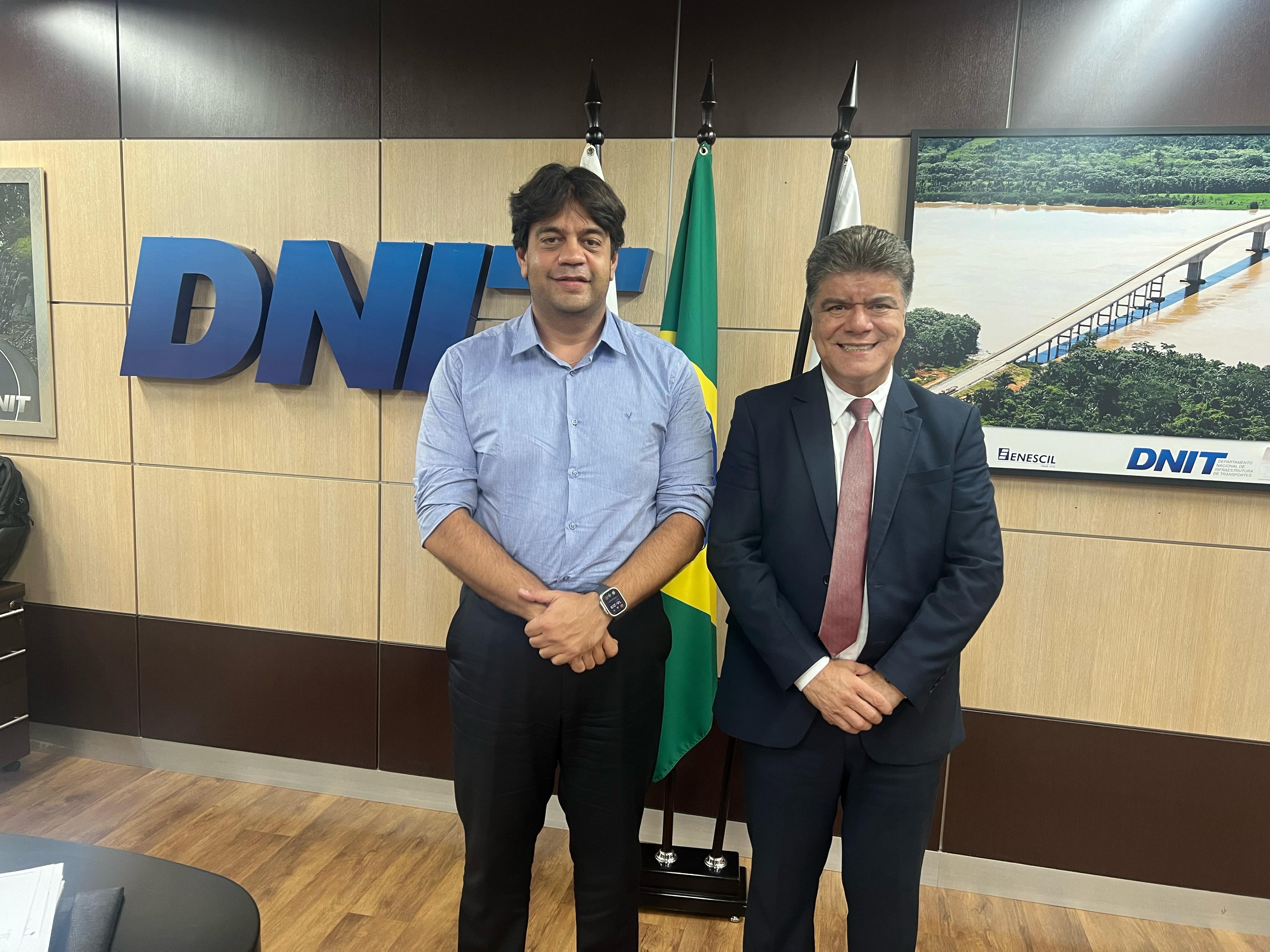 Prefeito Deoclides Macedo segue buscando melhorias na infraestrutura de Porto Franco após impac...