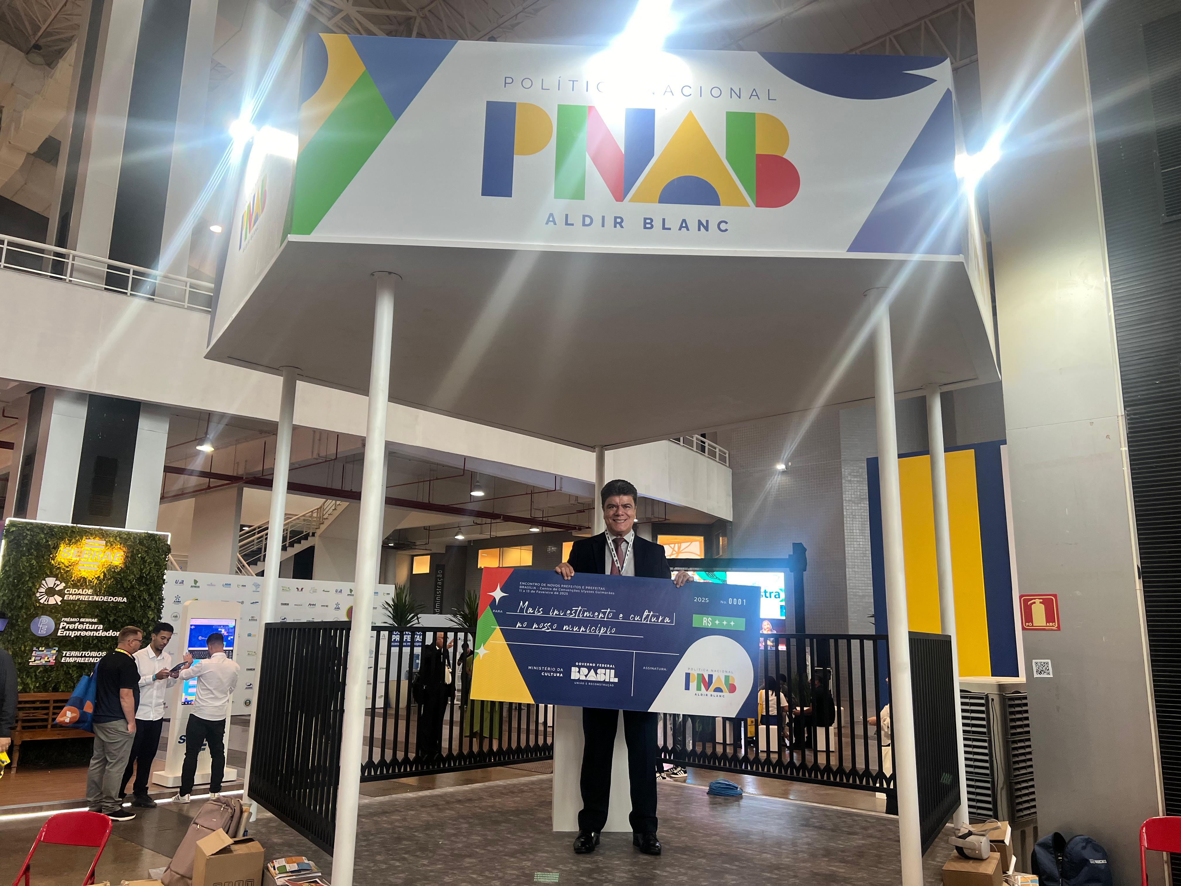 Prefeito Deoclides Macedo participa do Encontro de Novos Prefeitos e Prefeitas, em Brasília