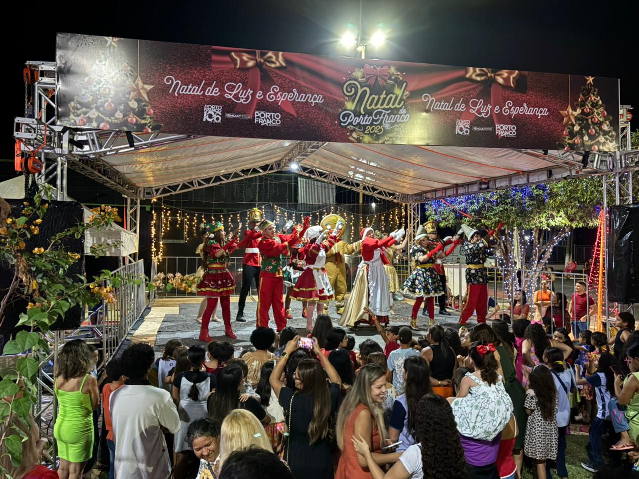 Abertura da Vila de Natal encanta Porto Franco