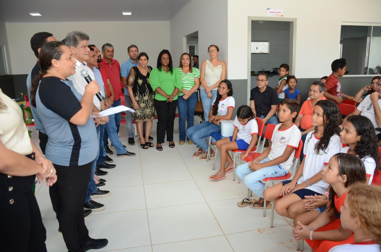 Prefeitura promove entrega da ampliação e readaptação da escola Francisco Nobrega