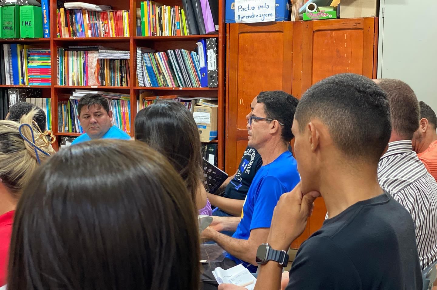 Prefeitura entrega materiais esportivos para intensificar treinos para Jogos Escolares de Porto...