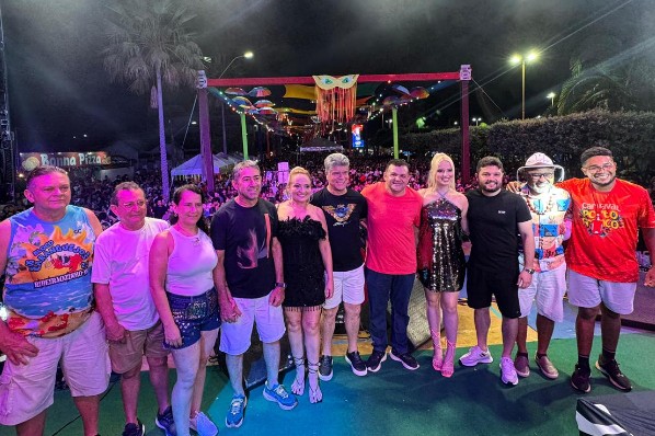 Multidão no show da banda Calcinha Preta marca Carnaval de Porto Franco