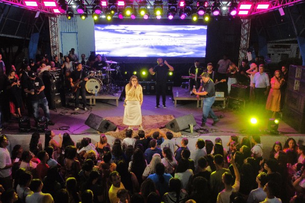 Multidão celebra o Dia Municipal do Evangélico em Porto Franco com noite de fé, louvor e gratid...