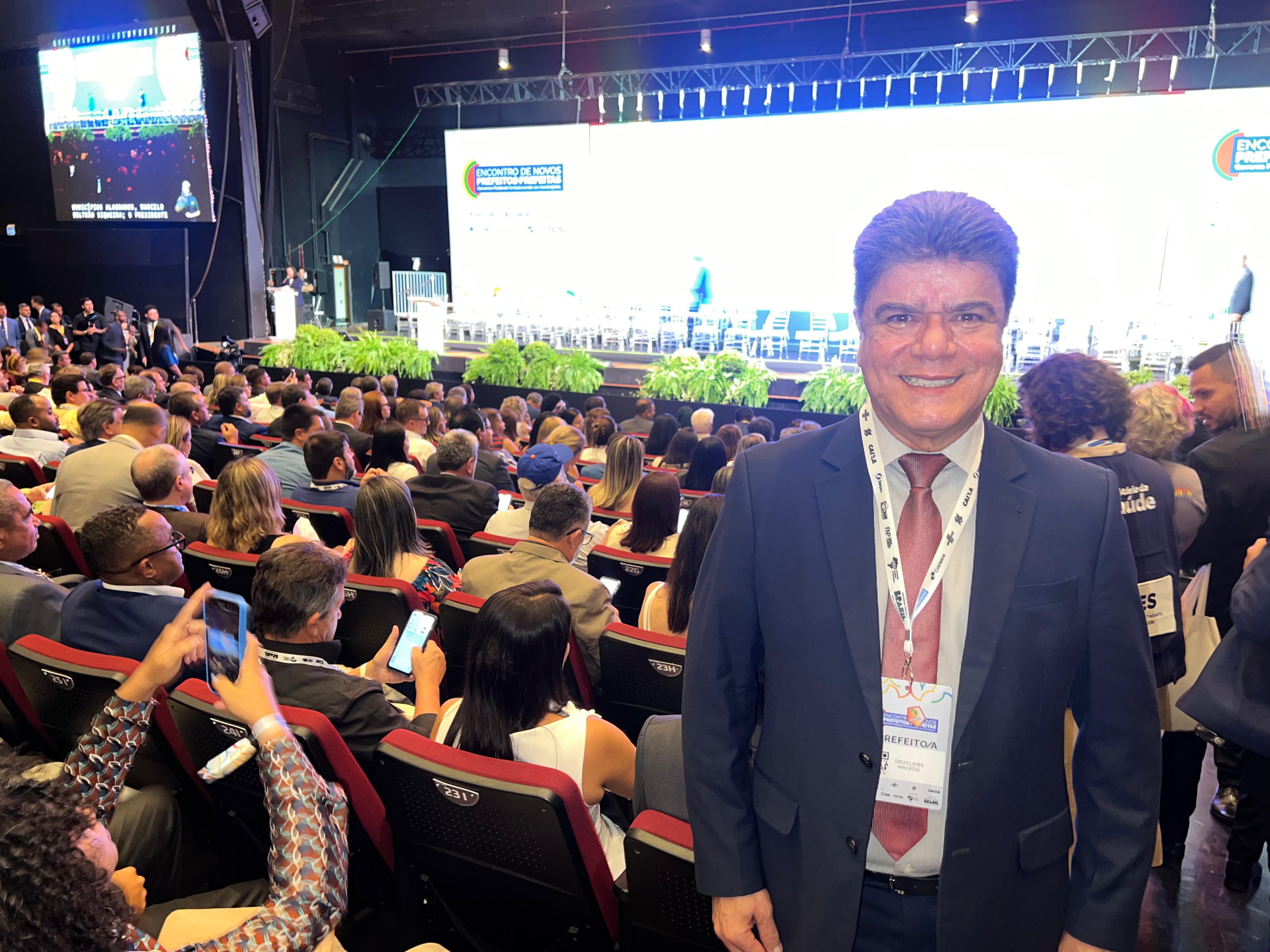 Prefeito Deoclides Macedo participa do Encontro de Novos Prefeitos e Prefeitas, em Brasília
