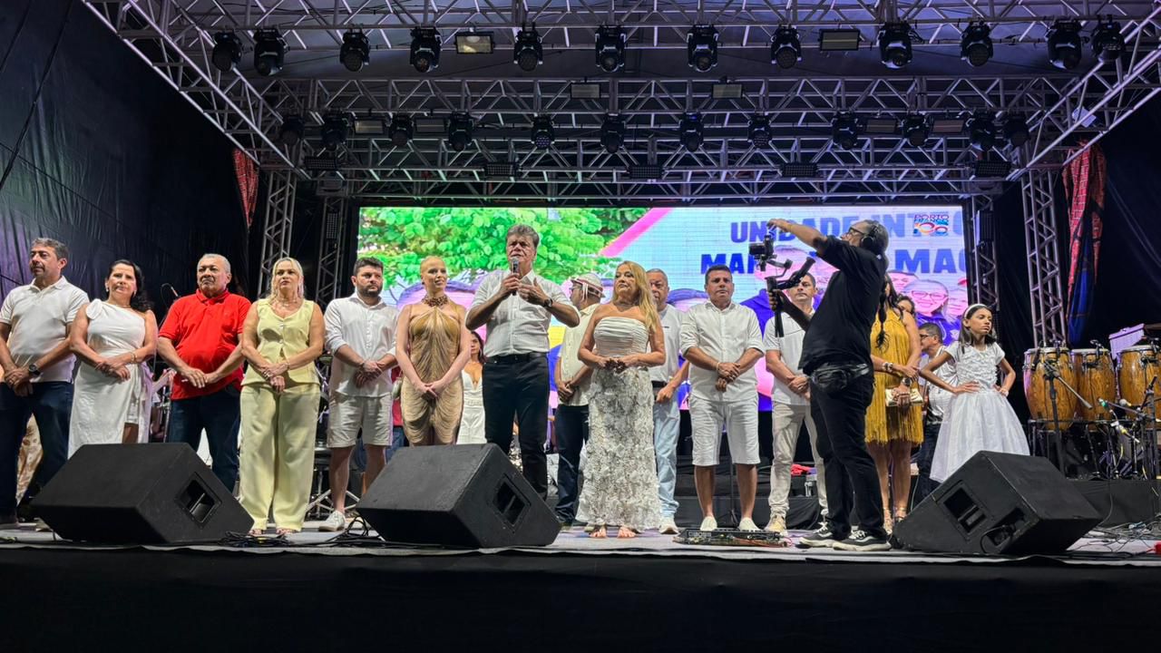 Multidão celebra os 106 anos de Porto Franco e chegada de 2026