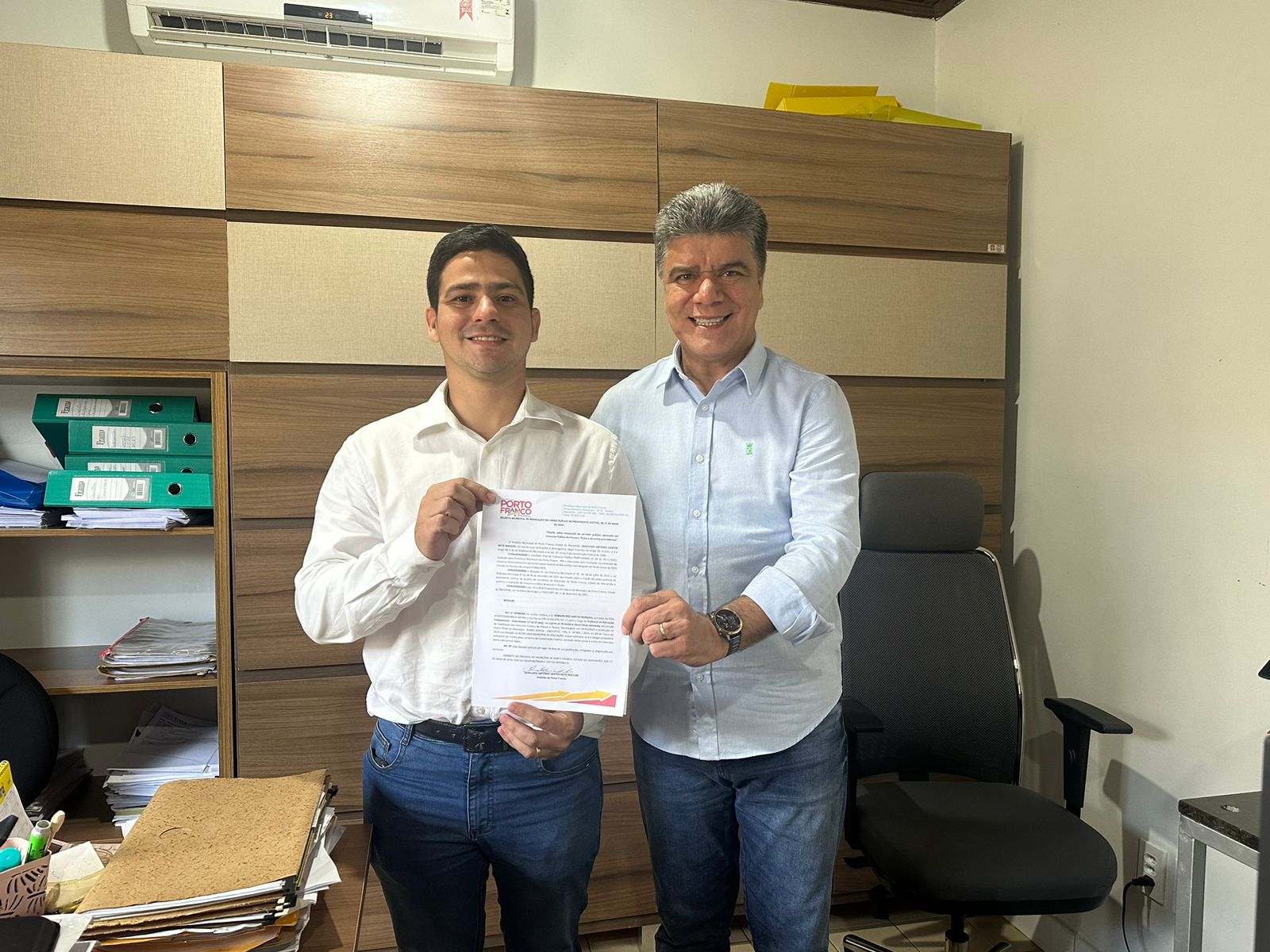 Prefeitura de Porto Franco continua a empossar servidores aprovados no concurso público municip...