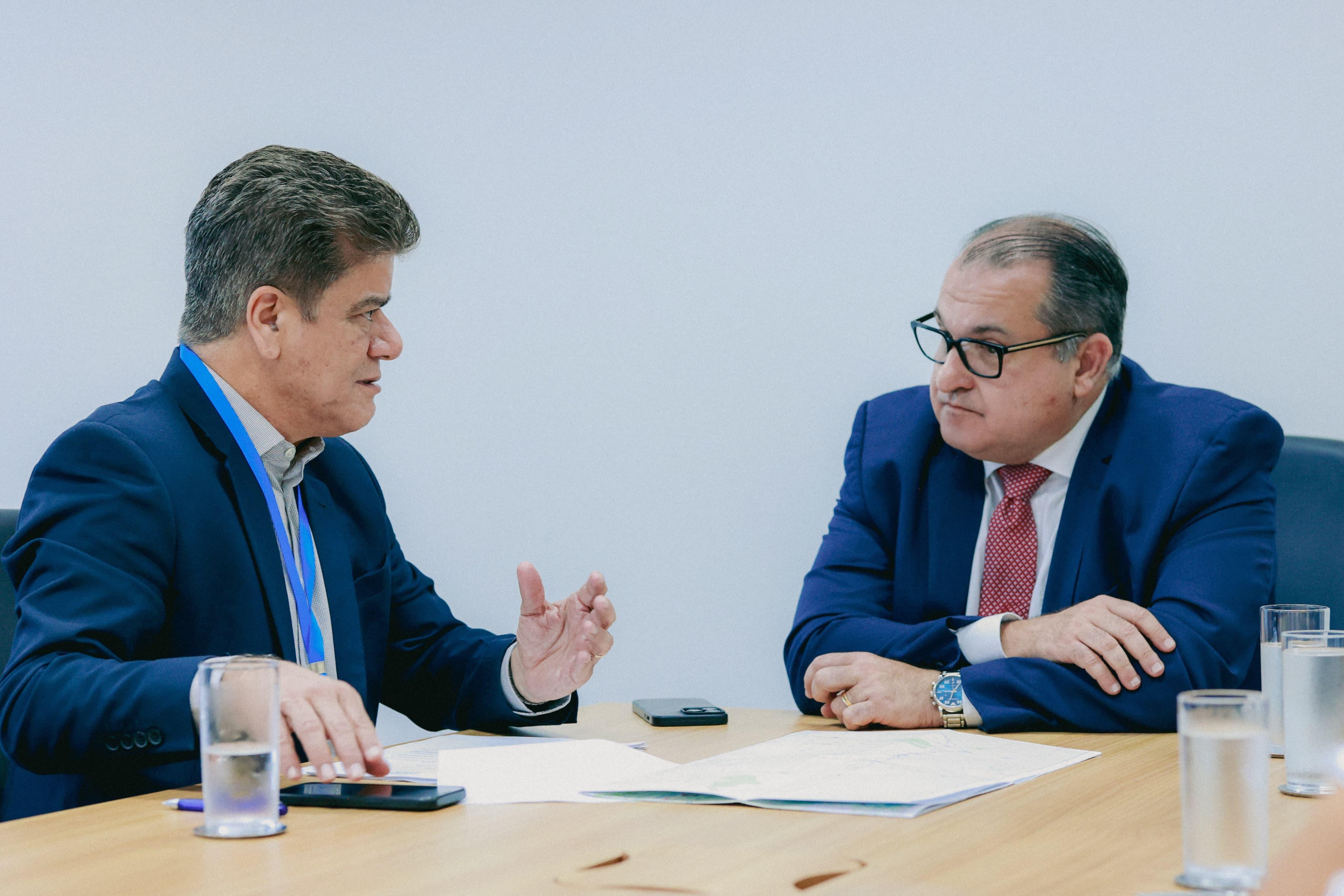 Prefeito Deoclides Macedo solicita apoio do Ministério dos Transportes para recuperação de vias...