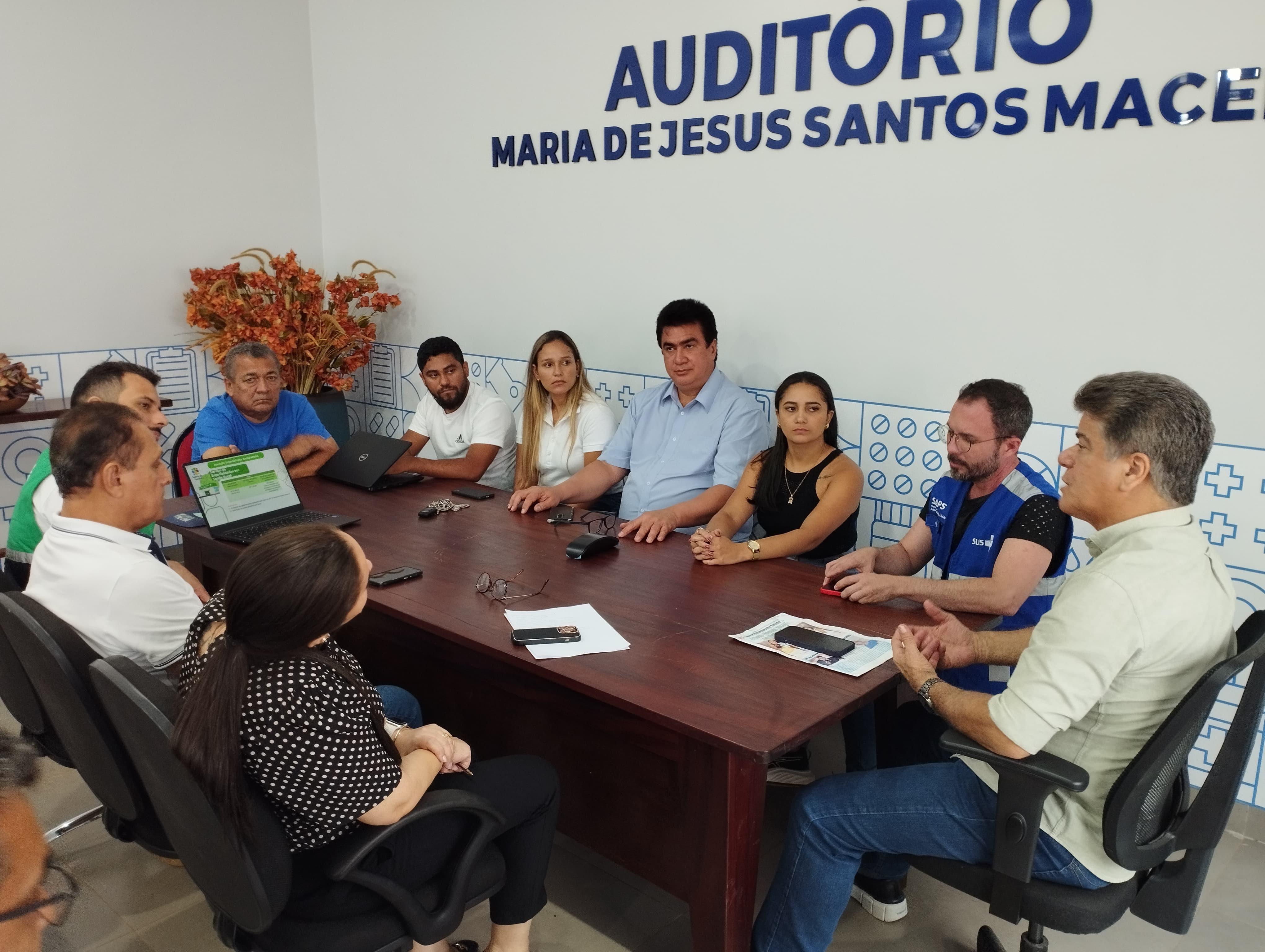 Prefeito Deoclides Macedo recebe equipe do Ministério da Saúde para ampliar atendimentos na saú...