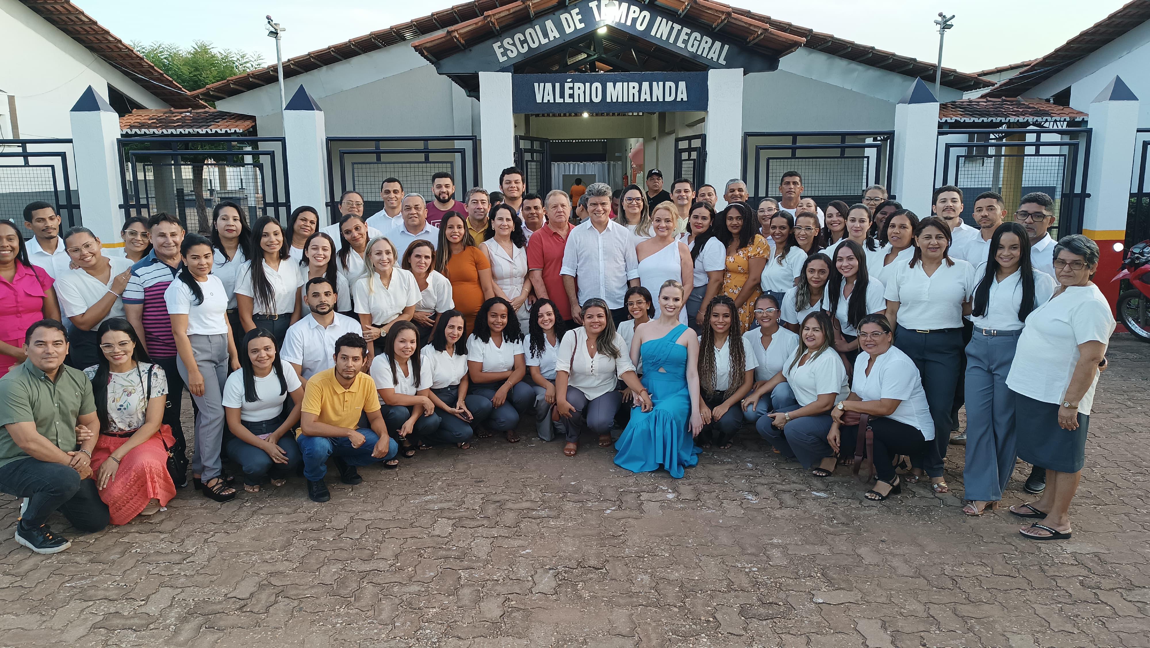 Prefeitura de Porto Franco entrega reforma e revitalização da Escola de Tempo Integral Valério...