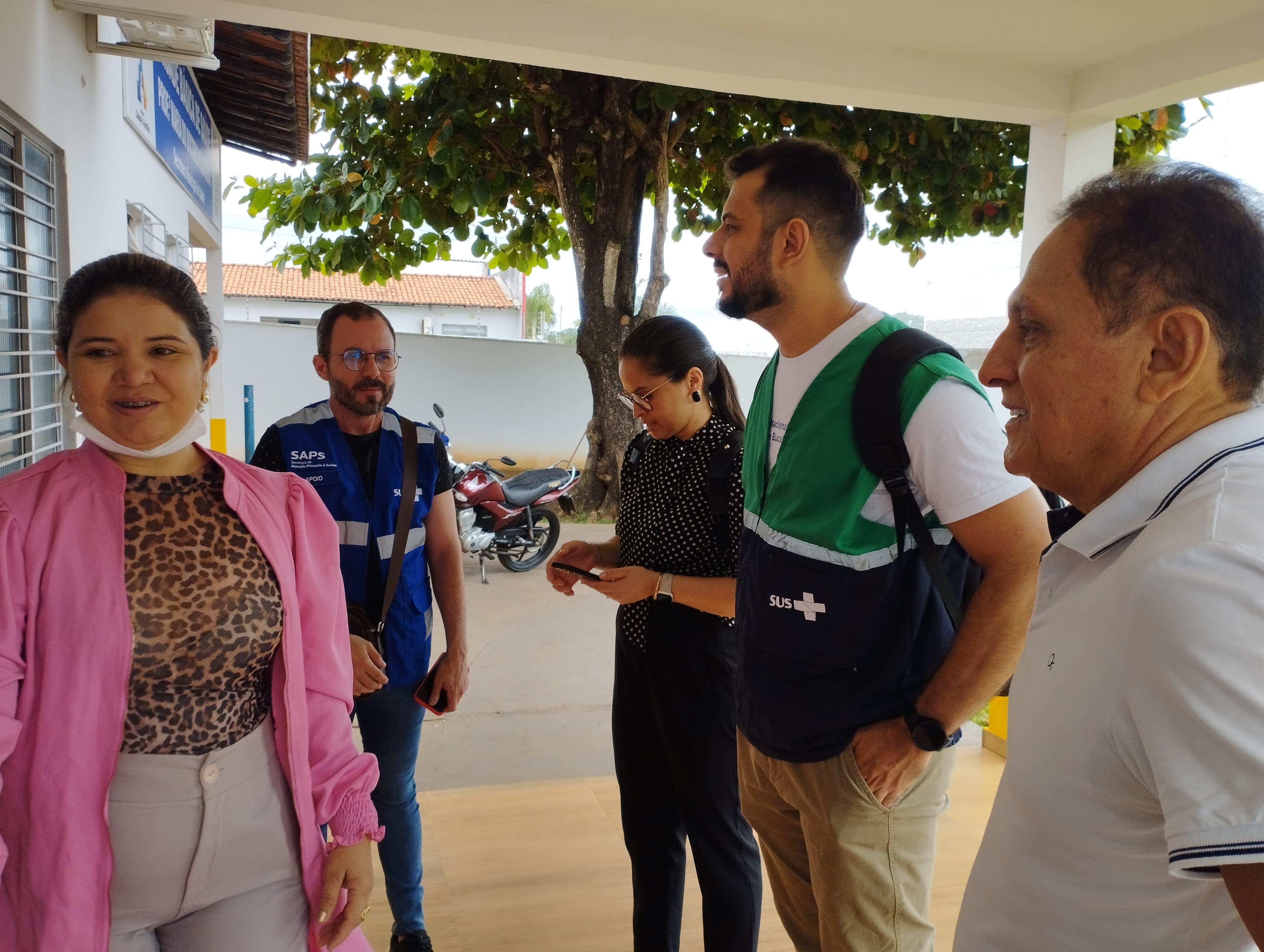 Prefeito Deoclides Macedo recebe equipe do Ministério da Saúde para ampliar atendimentos na saú...