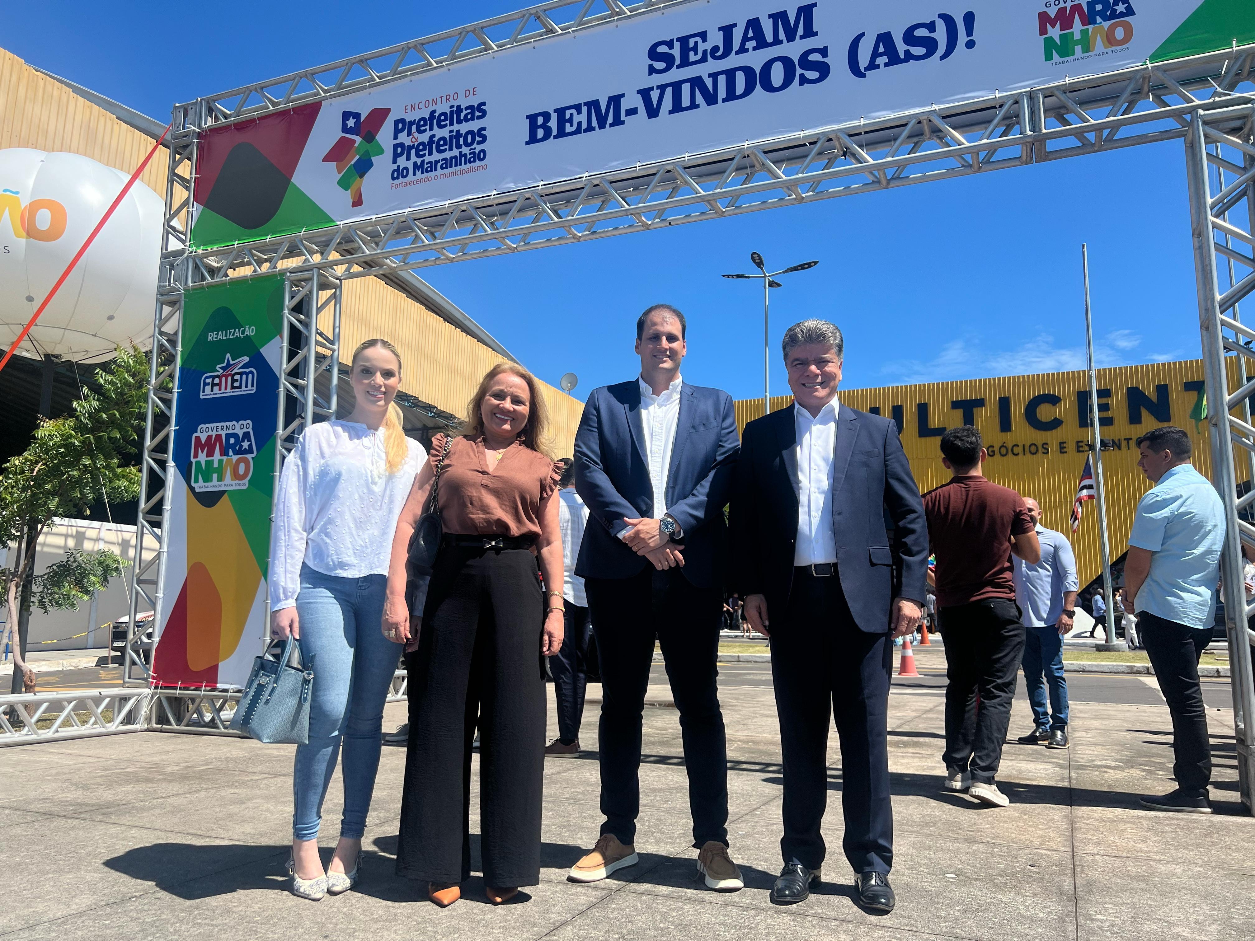 Prefeito Deoclides Macedo participa de Encontro de Prefeitas e Prefeitos em São Luís