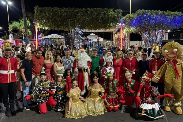 Abertura da Vila de Natal encanta Porto Franco