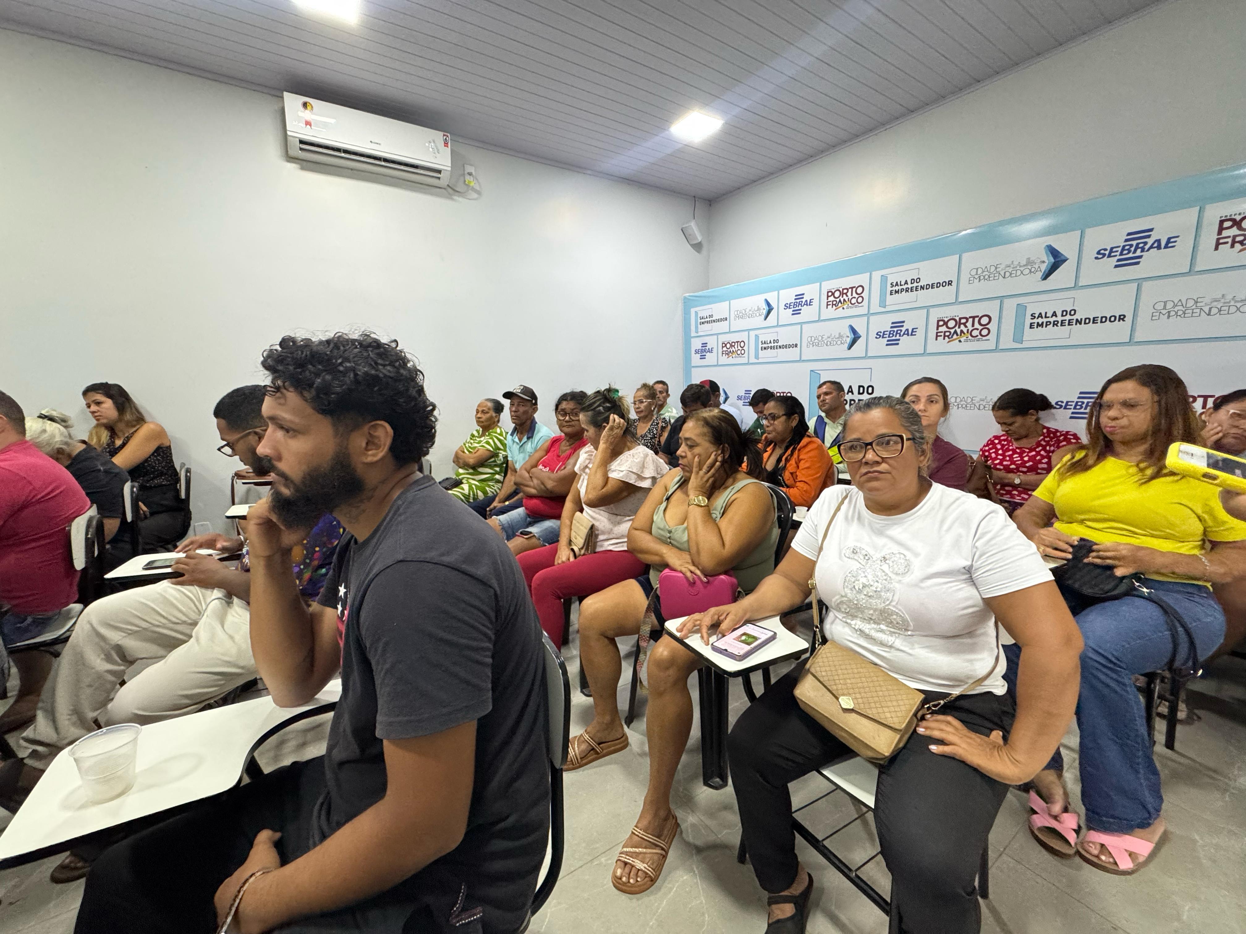SEMCULT realiza reunião com barraqueiros e vendedores do Carnaval 2025