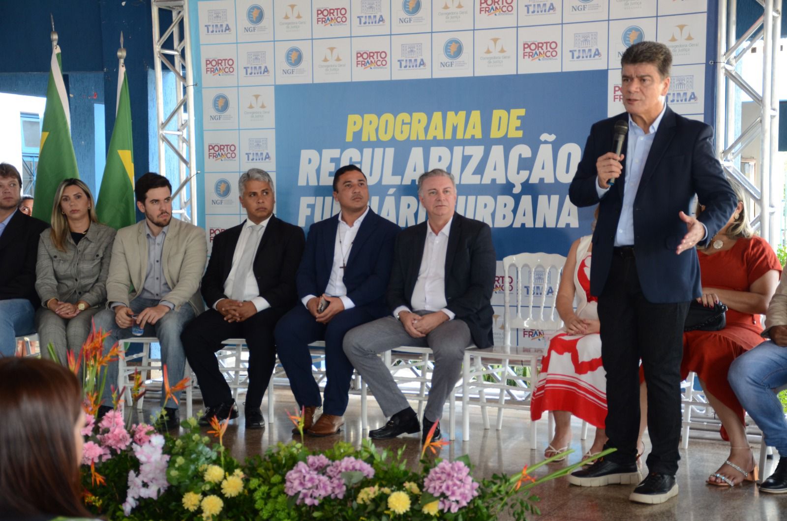Prefeitura de Porto Franco entrega 50 títulos definitivos de propriedade para moradores do Vila...