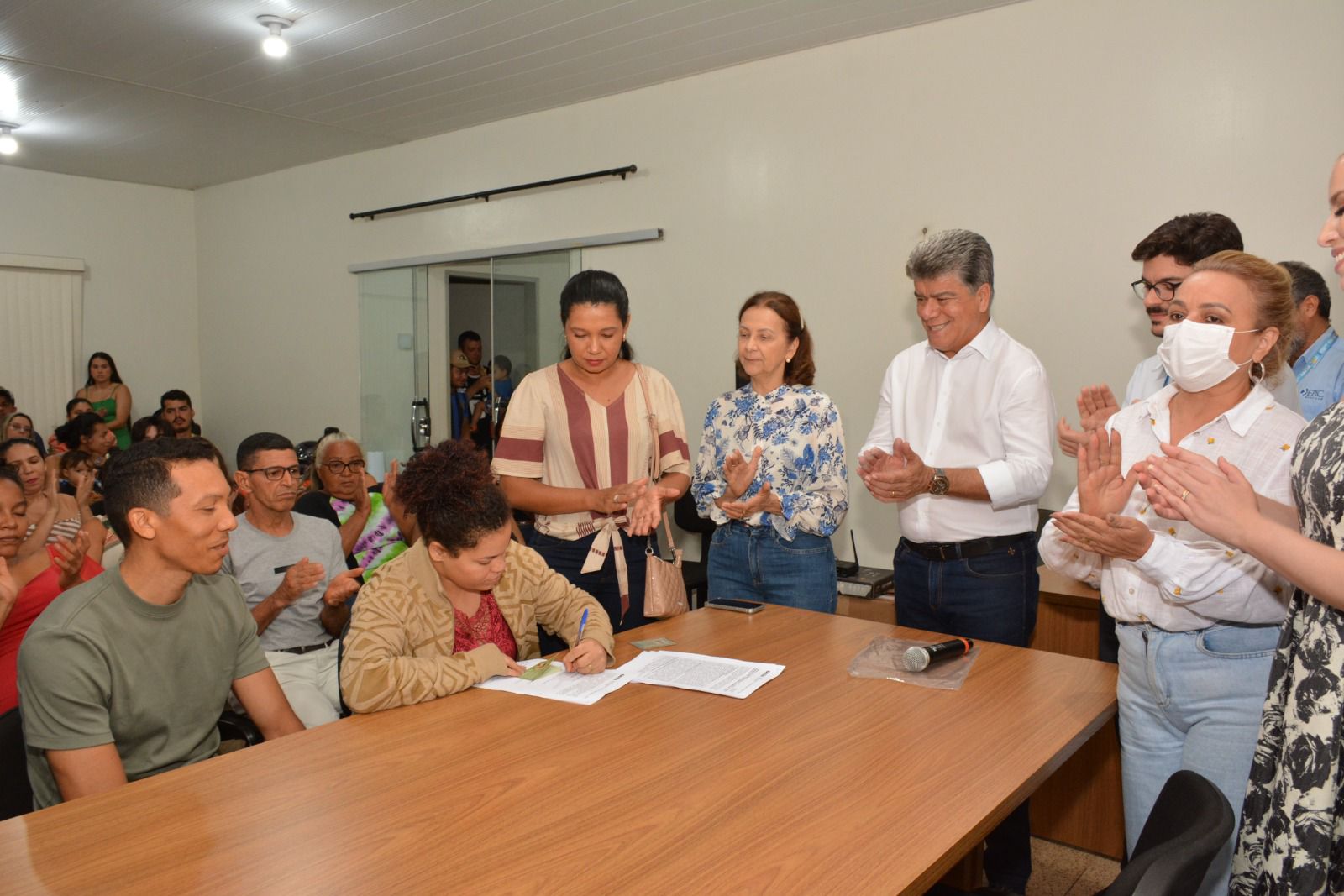 Ato de assinatura dos 50 primeiros contratos do Residencial Jardim Porto Franco I marca avanço...