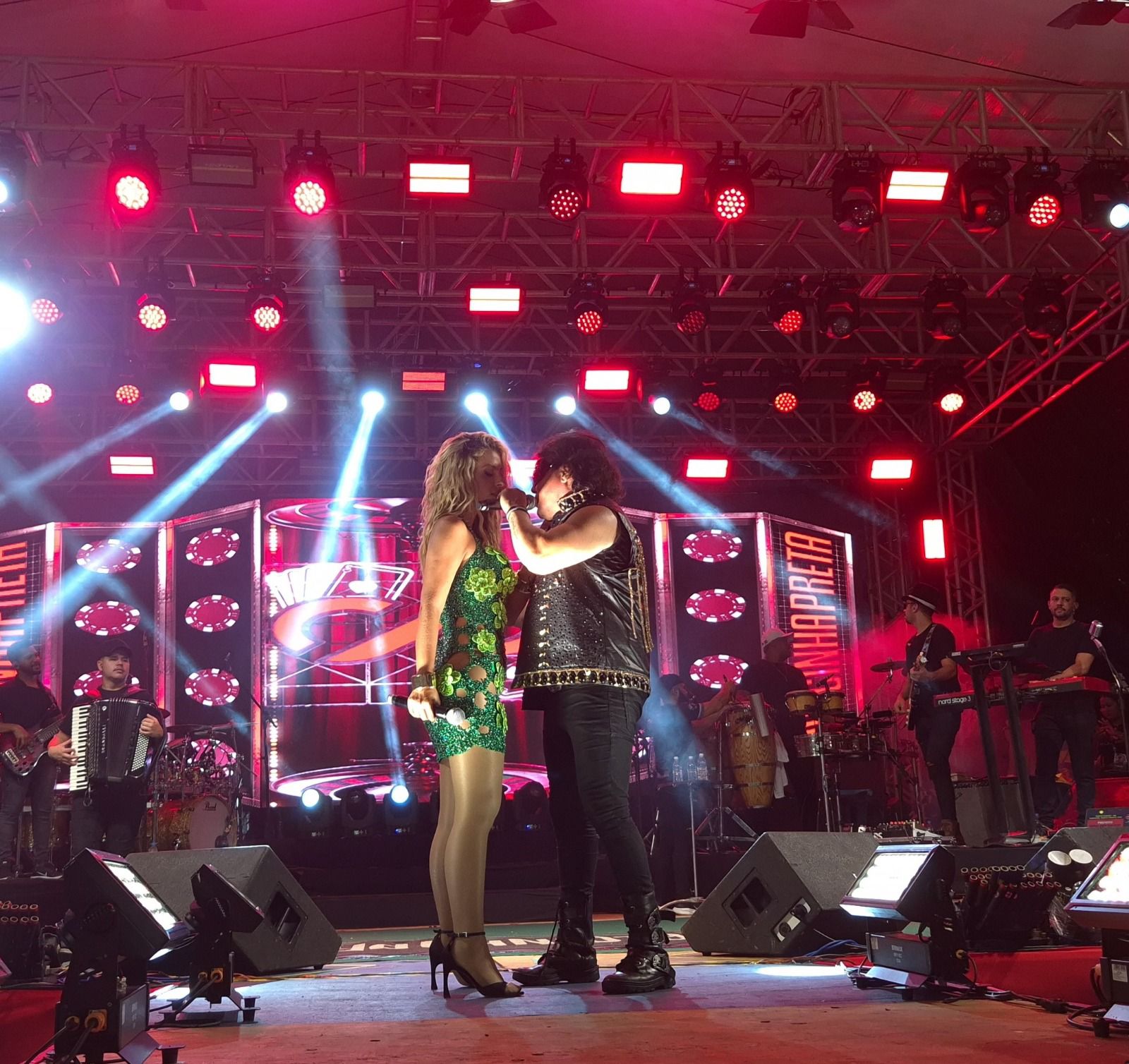 Multidão no show da banda Calcinha Preta marca Carnaval de Porto Franco