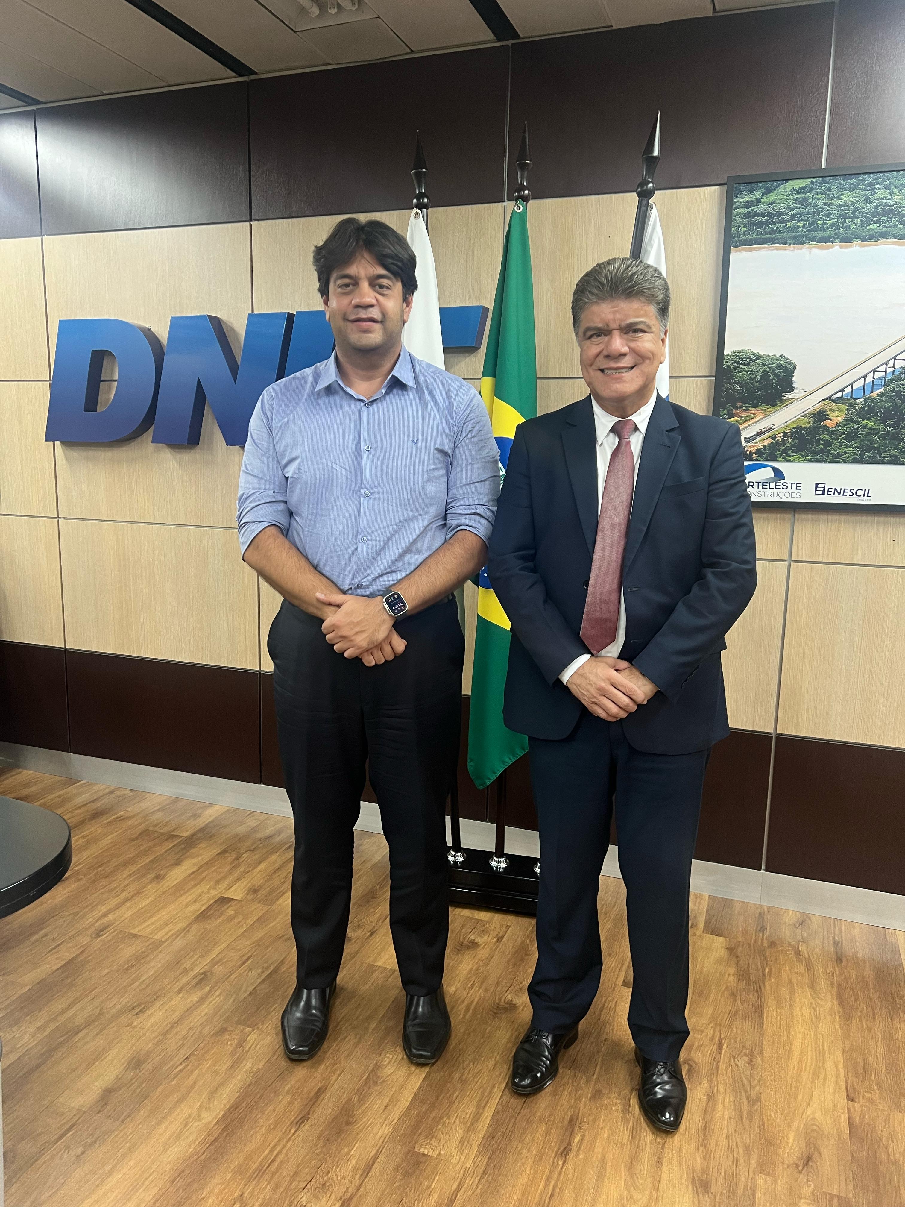 Prefeito Deoclides Macedo segue buscando melhorias na infraestrutura de Porto Franco após impac...