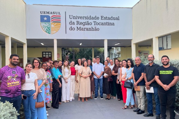 Prefeito Deoclides Macedo reforça compromisso com a educação superior em reunião na UEMASUL
