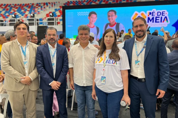 Deoclides Macedo participa do lançamento do Programa Pé de Meia no Maranhão