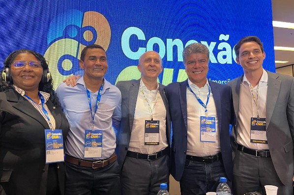 Prefeito Deoclides Macedo destaca importância de parcerias durante o Conexão CNM, em São Luís