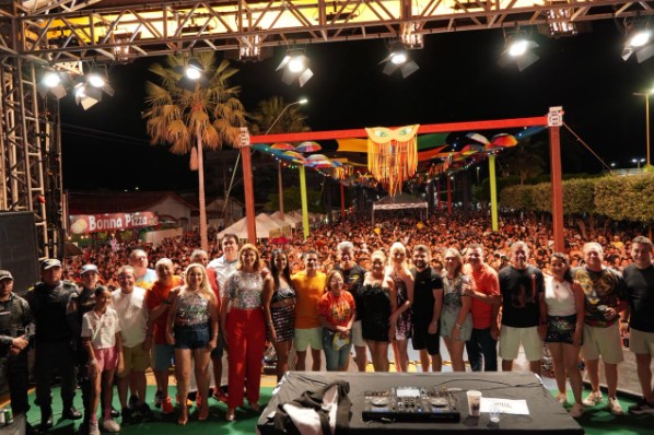 Multidão no show da banda Calcinha Preta marca Carnaval de Porto Franco