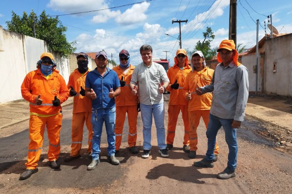 Obra de recuperação asfáltica tem início em Porto Franco após articulação do prefeito Deoclides...